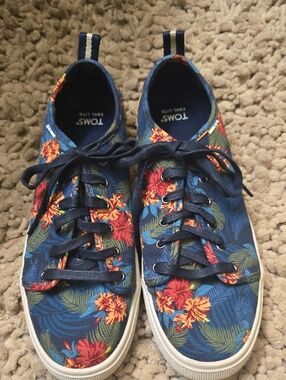 TOMS Women's Size 8.5 Floral Canvas Lace-Up Sneaker Navy Blue Red Yellow Flowers